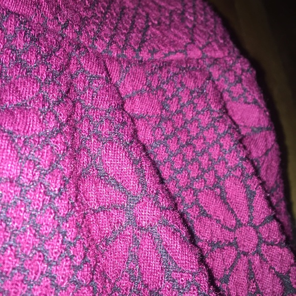 NEVER WORN! Textured flower maroon skirt - Picture 2 of 5